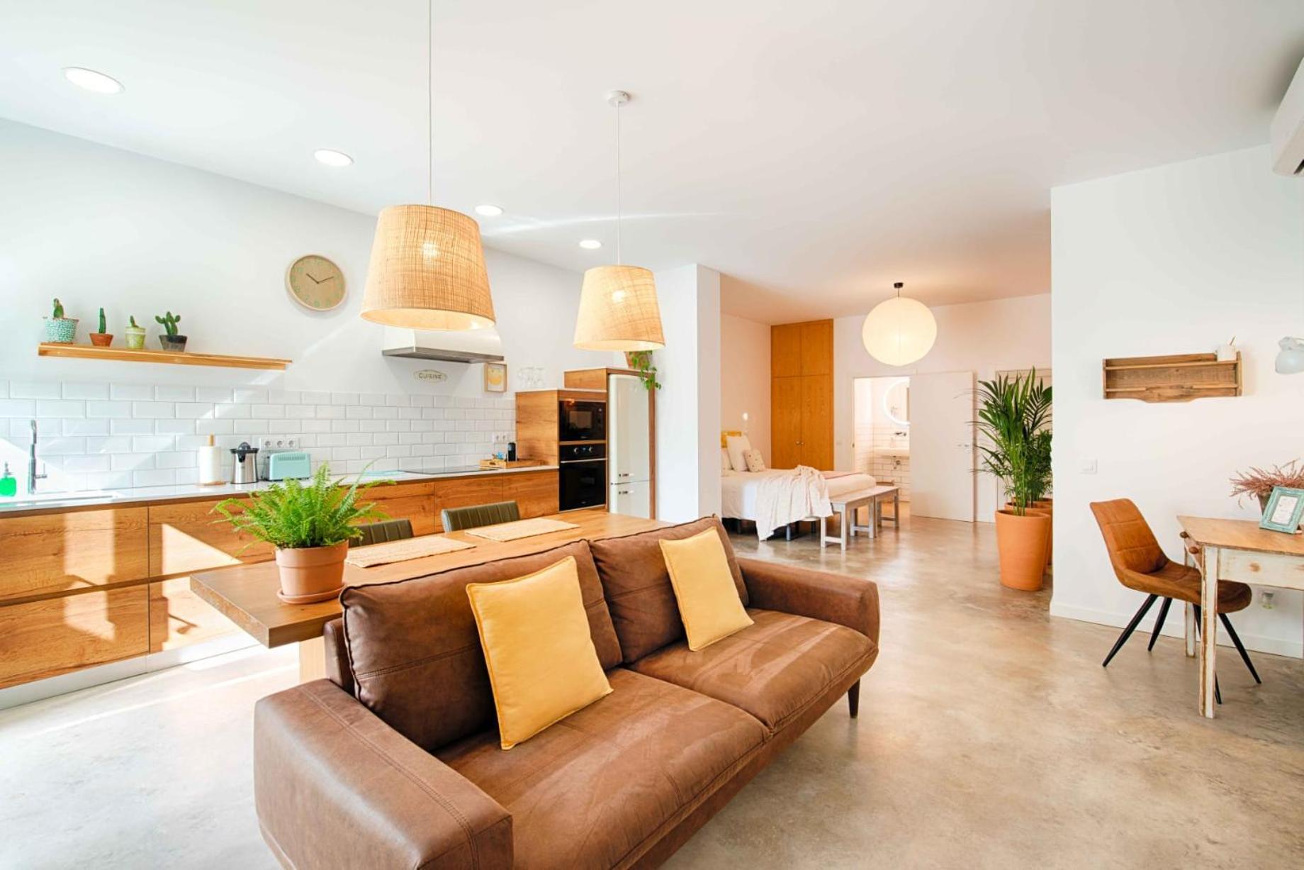Loft Con Piscina Climatizada De Agua Salada Y Parking En El Centro De Figueres Apartman Figueres  Kültér fotó