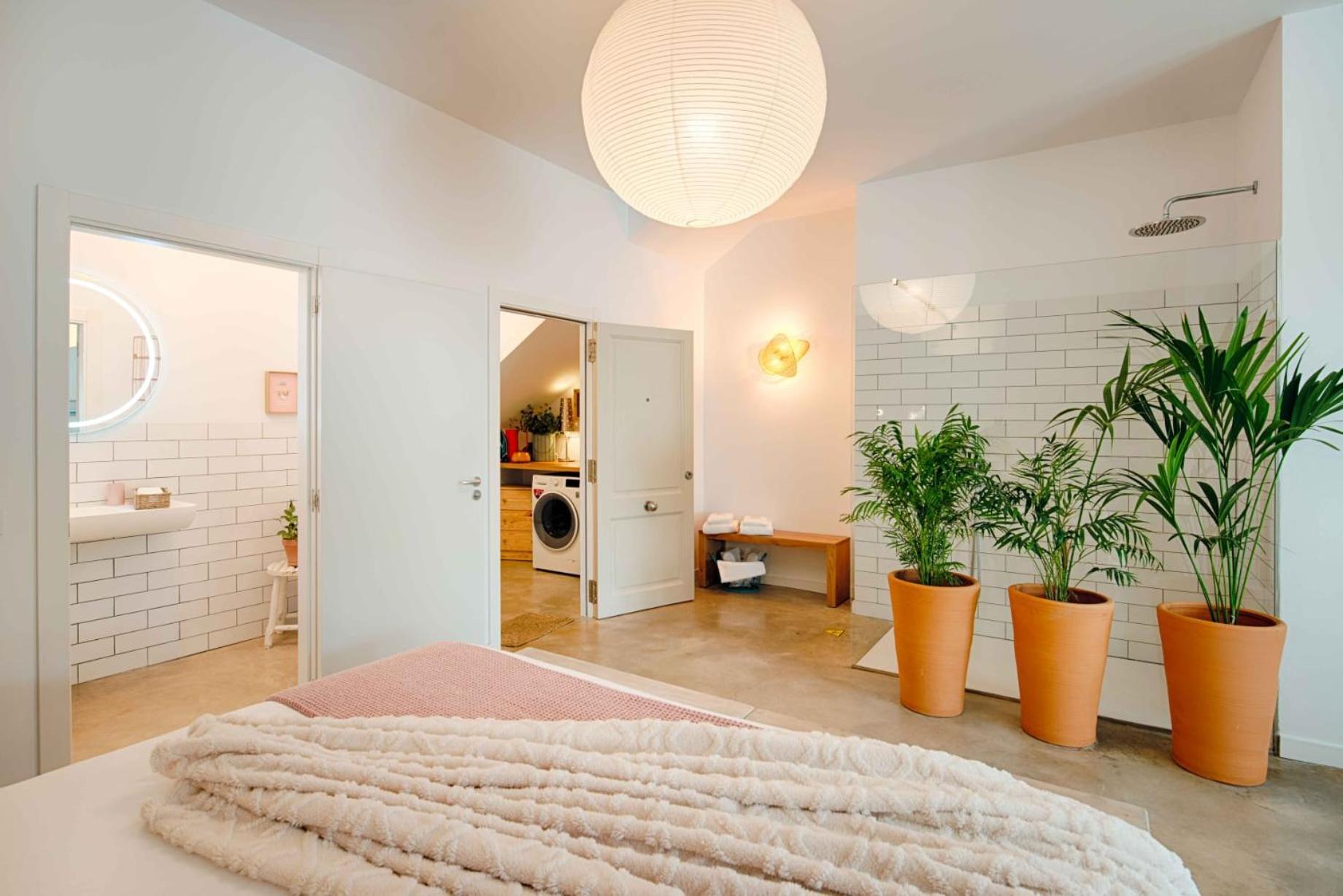 Loft Con Piscina Climatizada De Agua Salada Y Parking En El Centro De Figueres Apartman Figueres  Kültér fotó